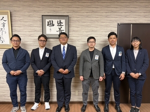 府中市長を表敬訪問いたしましたの画像